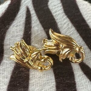 Gold-tone earring